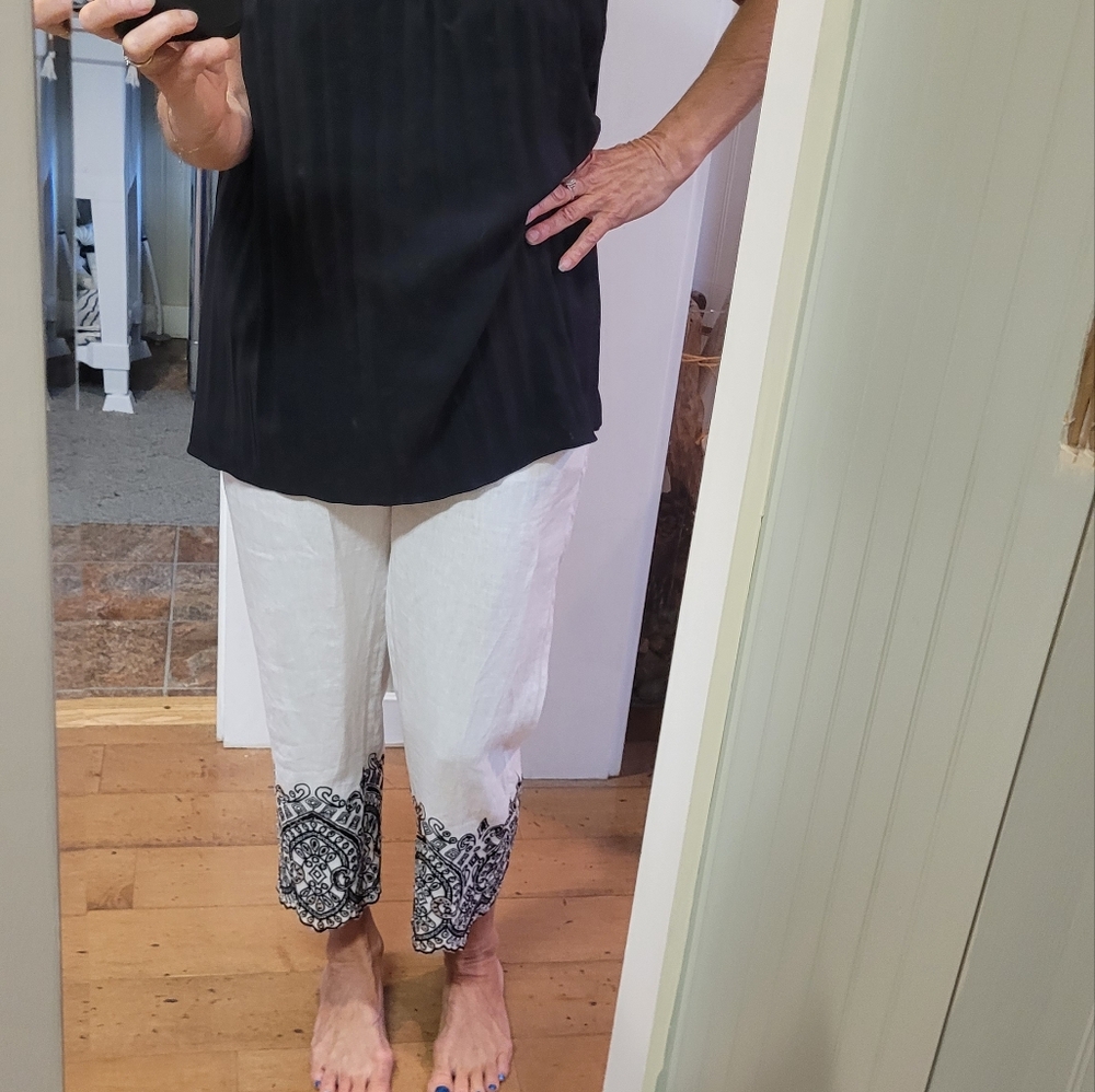 Great for a cruise or summer! Womans size 2 capri and size 6 top